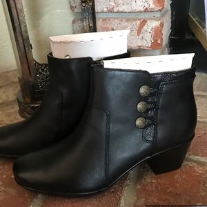 Clarks Narrative Emslie Monet Booties